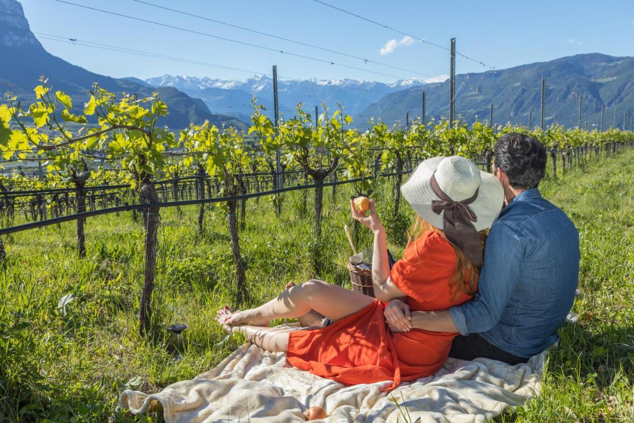 Hotel Ansitz Rungghof Appiano Sulla Strada Del Vino Exterior foto